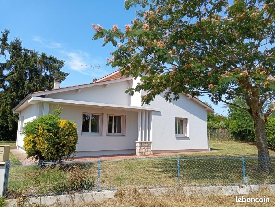 Maison 4 pièces 100 m² · à Saint-Pierre-du-Mont · 100 m² · 990 €/mois