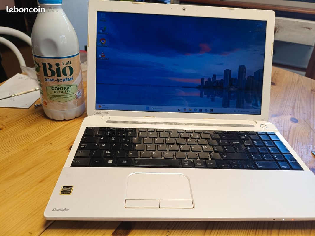 Pc portable Toshiba Satellite C55 A 1G2 windows 11 i5 3230m 8go Ram 250go Ssd (image 1)