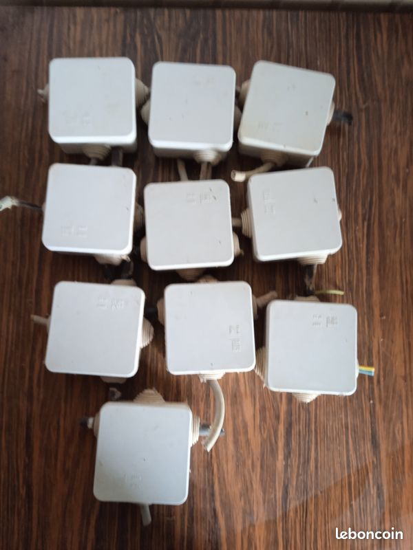 Lot boîtes de dérivation (image 1)