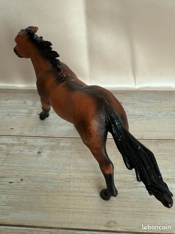 Jument baie de course Schleich (image 2)