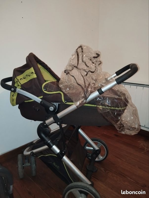 Poussette 3 roues (image 1)