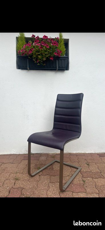 À vendre 6 chaises de salle à manger en cuir (image 1)