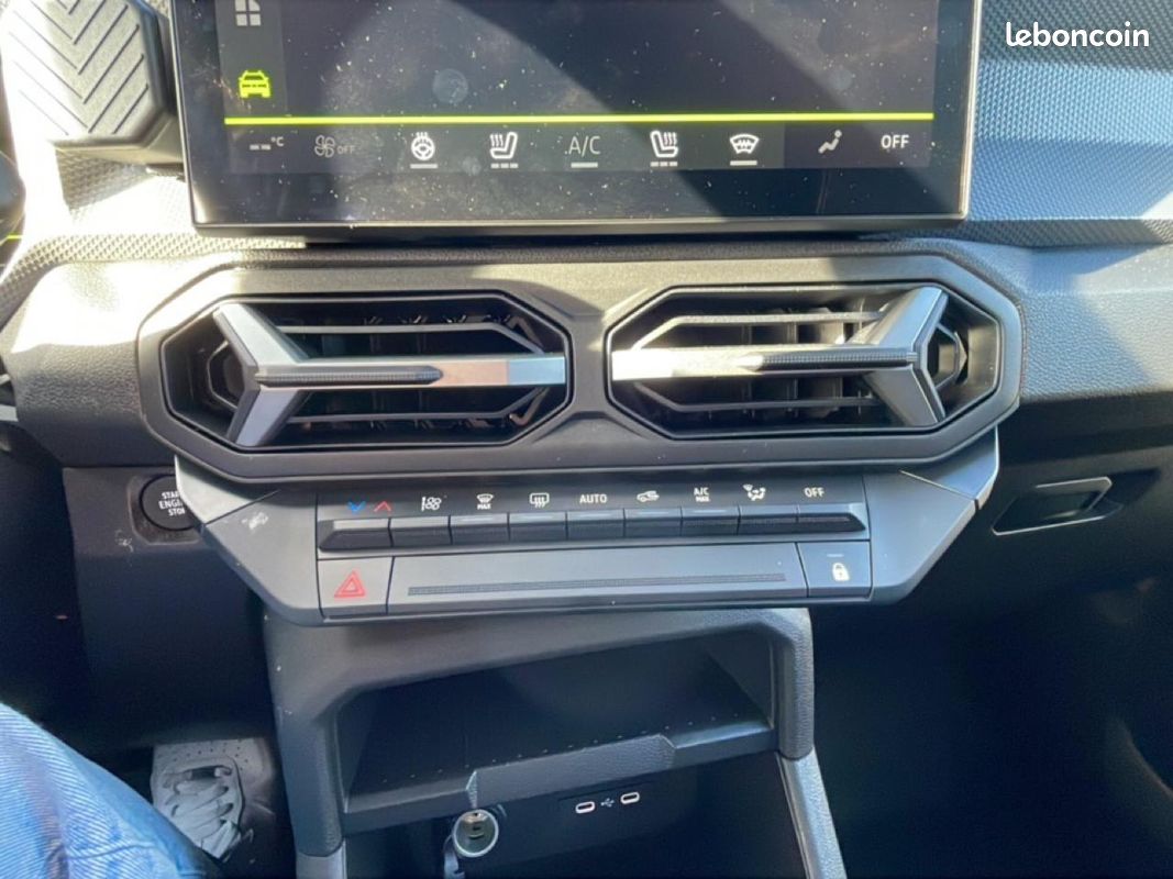DACIA DUSTER 1.2 mild hybrid 140 journey (image 21)