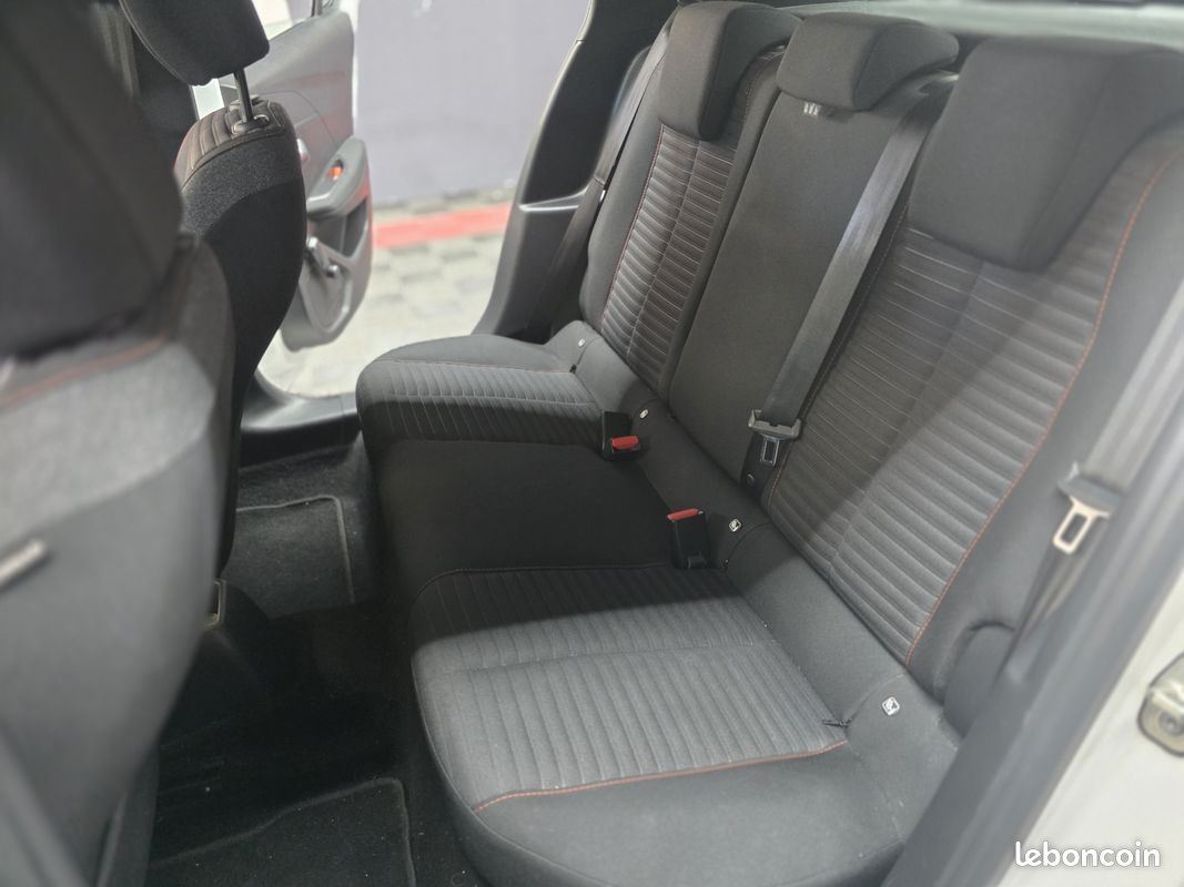 PEUGEOT 208 1.2 pure-tech (image 11)