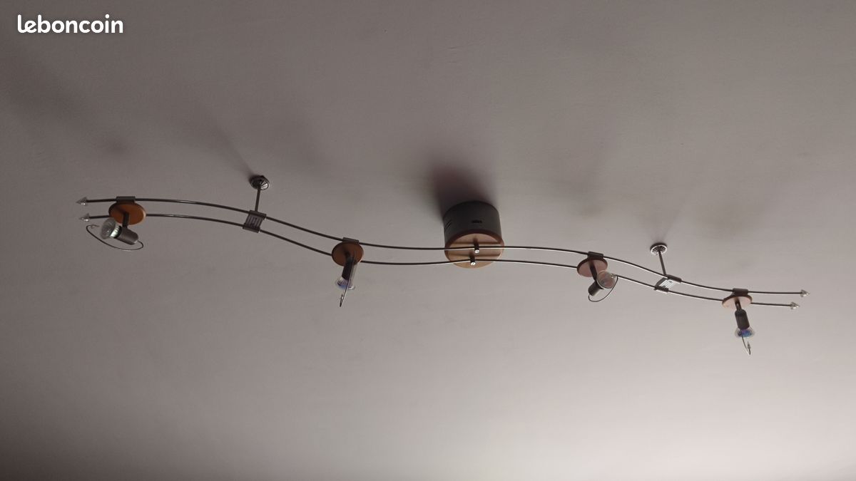 Plafonnier bon état avec 4 p'tites ampoules (image 2)