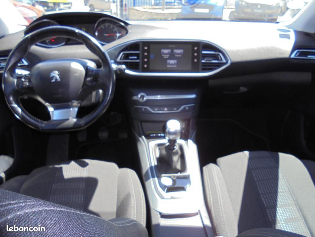 Peugeot 308 130ch SetS BVM6 Allure (image 8)