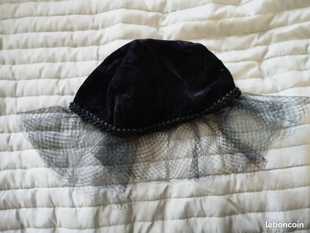 1 Petit Bonnet Velours Noir Poupée avec Tulle Ancien Très Bon Etat (image 2)