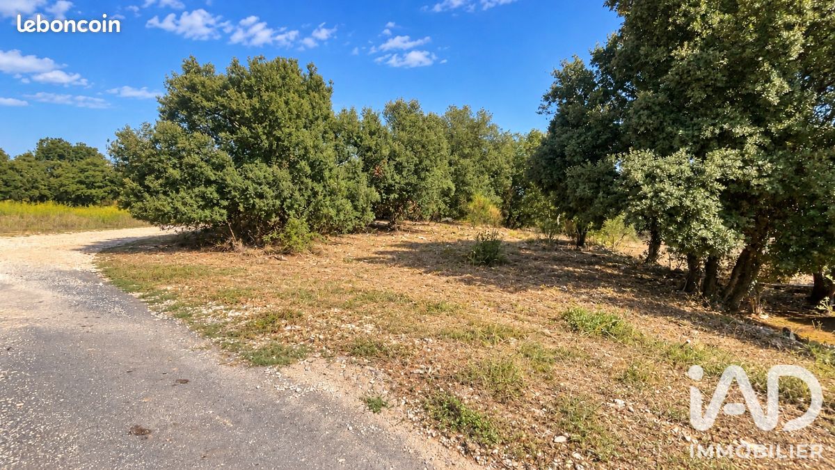 Terrain 834 m² · à Uzès · 834 m² · 87 000 €