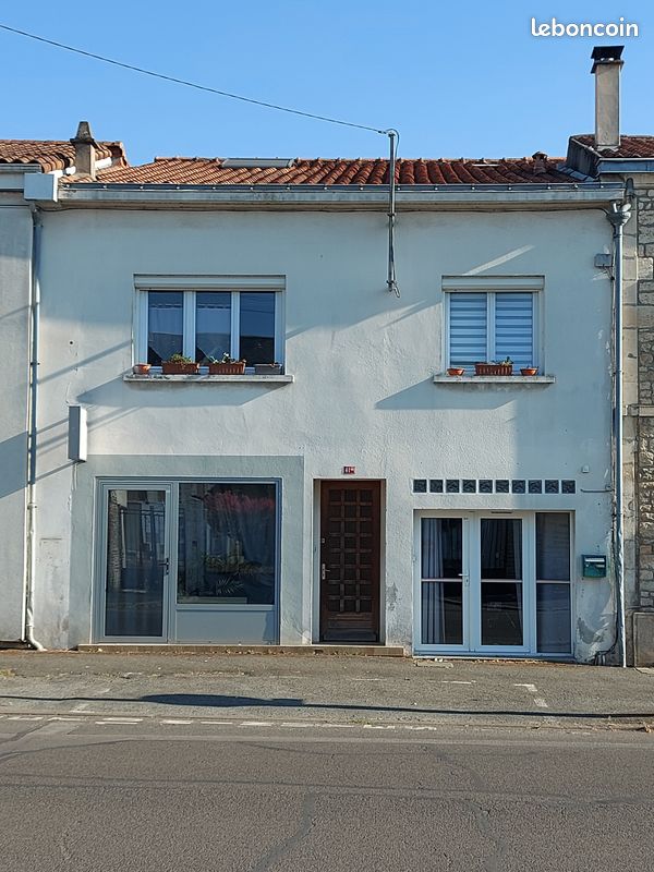 Maison 6 pièces 127 m² · à Fontenay-le-Comte · 127 m² · 210 000 €