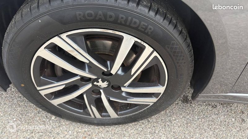 Peugeot 208 1.2 PureTech 130ch S&S Allure Pack EAT8 (image 17)