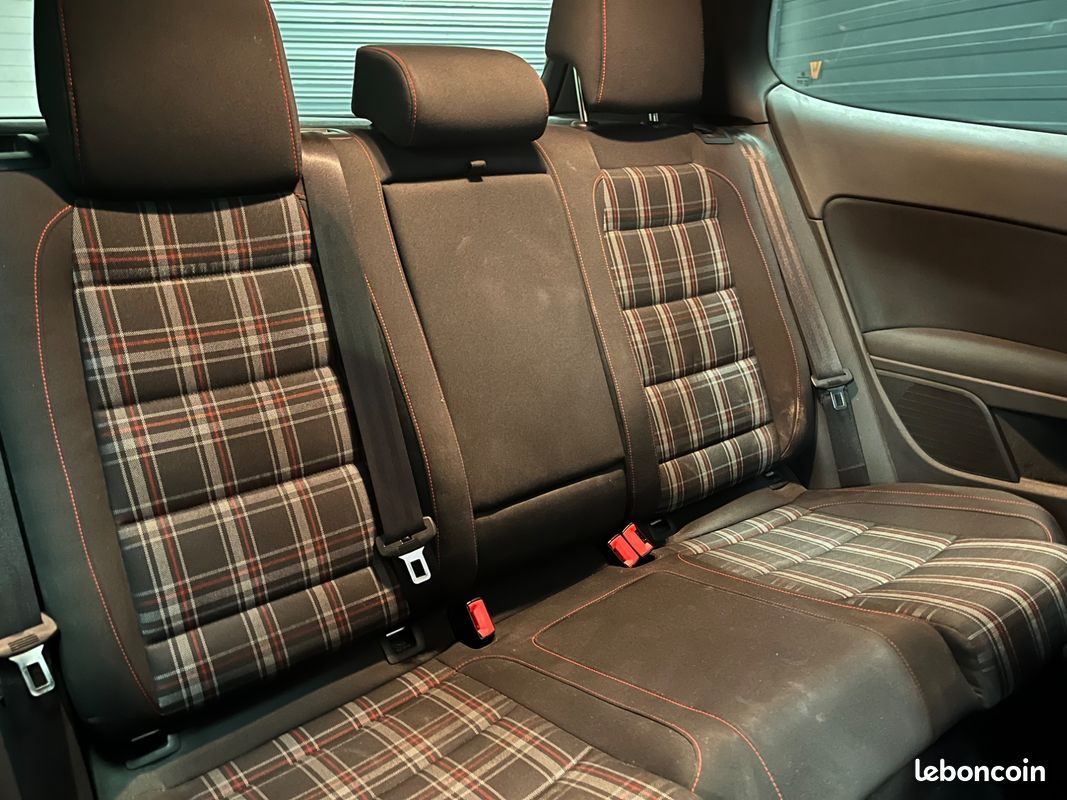 VOLKSWAGEN GOLF GTi (image 29)
