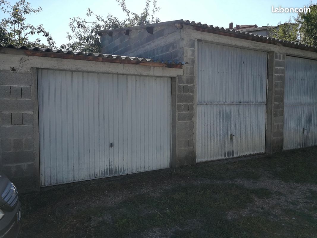 Lot de 2 garages loués · à Régny · 20 000 €