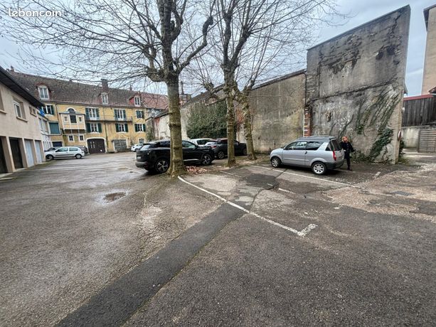Parking/box CHAMPAGNOLE