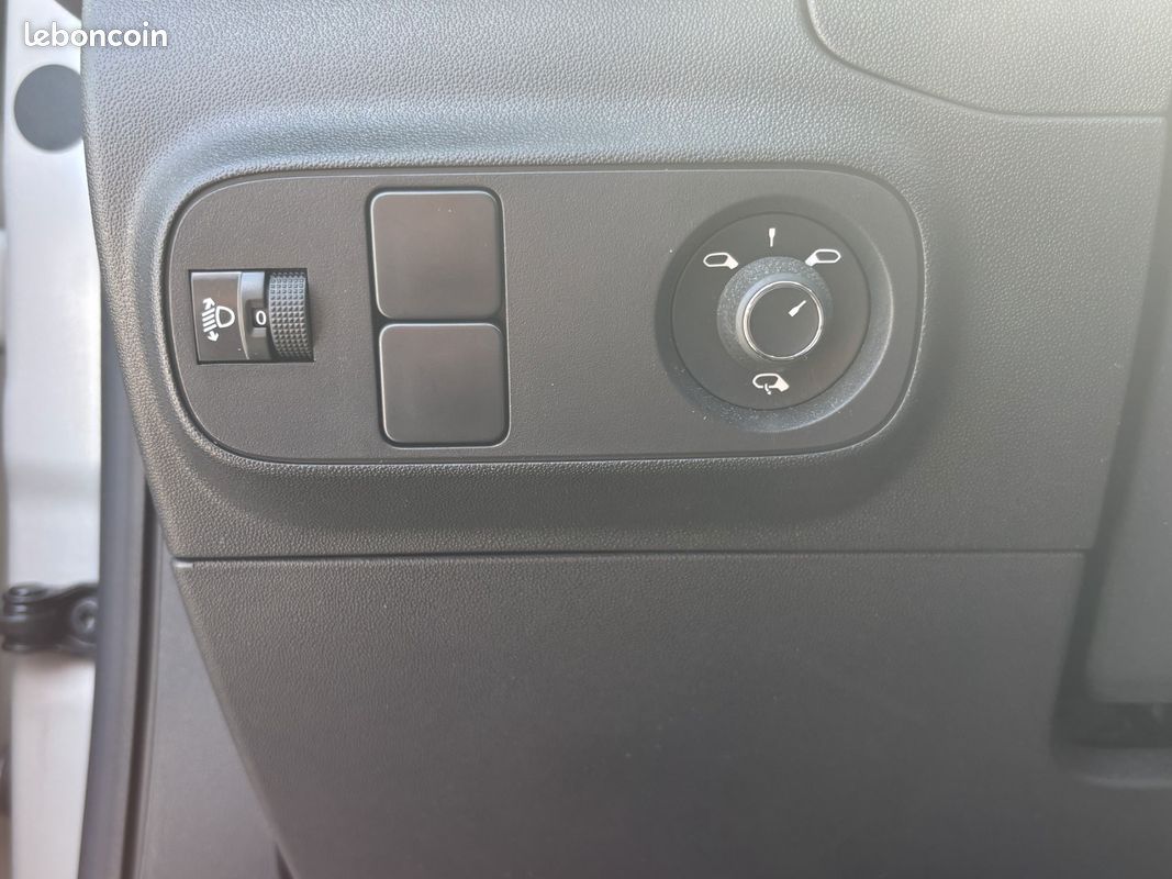 CITROEN C3 GENERATION-III 1.2 PURETECH 110CH S&S SAINT JAMES EAT6 BVA / 1ÈRE MAIN / ENTRETIEN CITROËn (image 24)
