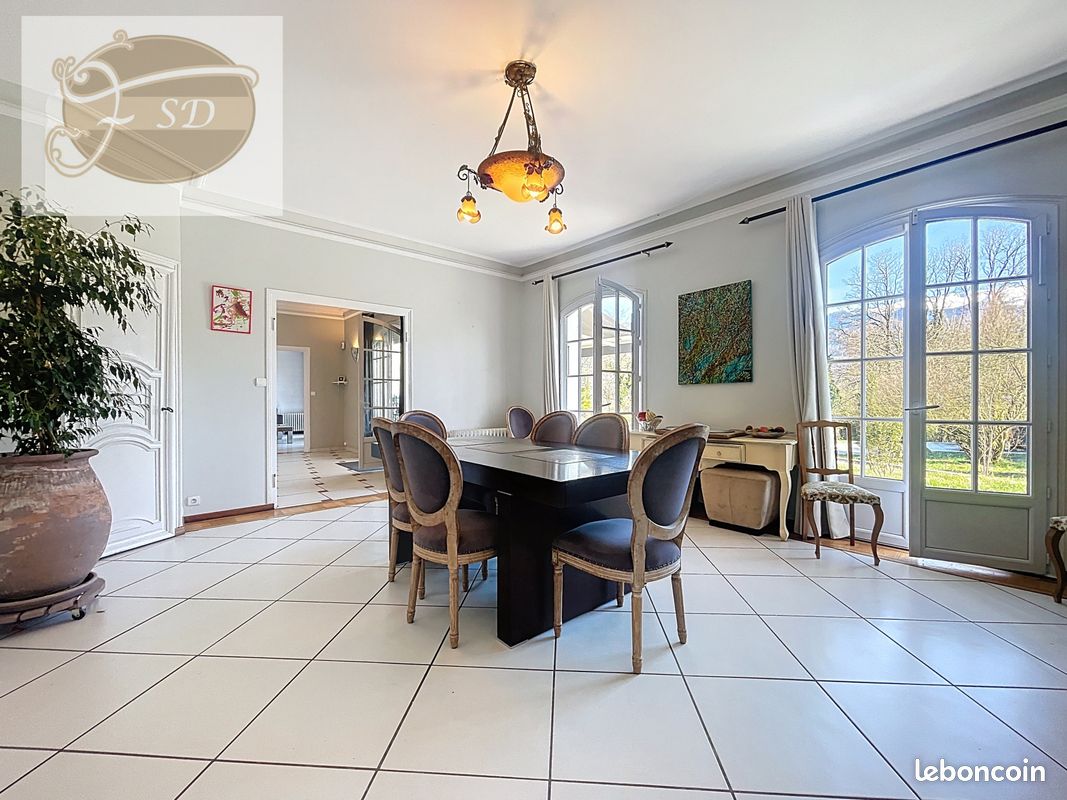 Maison 7 pièces 248 m² · à La Terrasse · 248 m² · 710 000 €