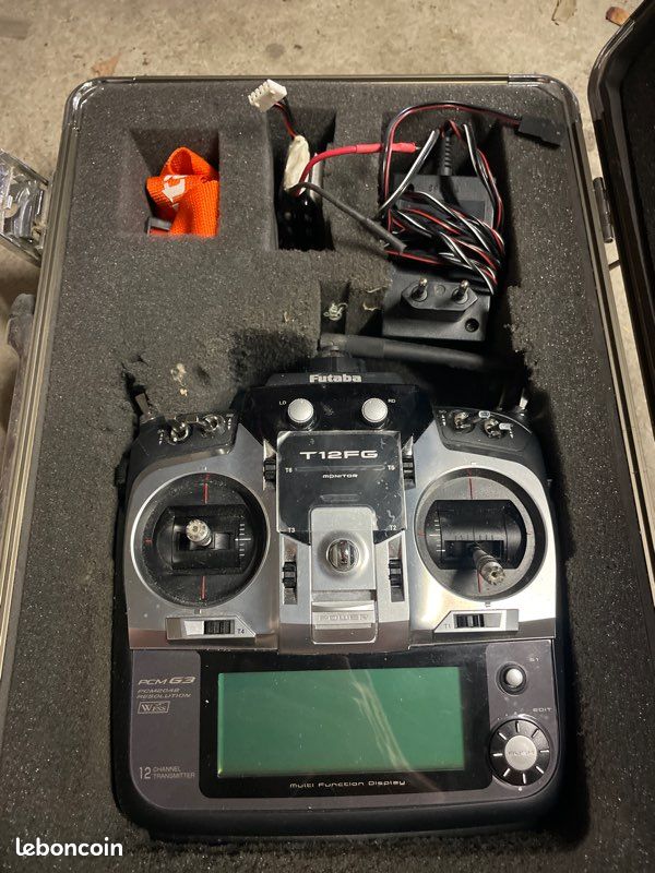 Radio FUTABA T12 SG - Modélisme