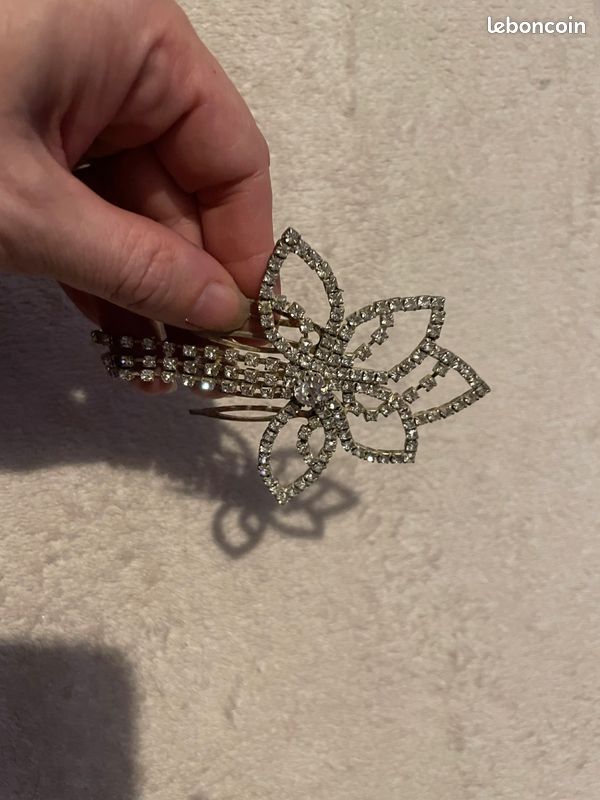 Bijoux de Cheveux, peigne style fleur ou couronne en strass (image 9)