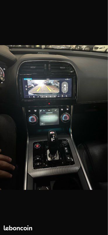 Jaguar xe (image 2)