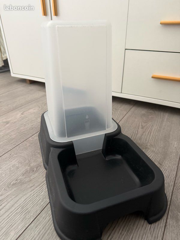 Dévidoir à croquette ou à eau pour animaux (image 2)