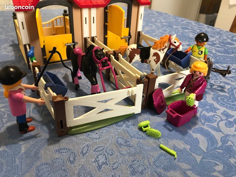 PLAYMOBIL - LE centre équestre des poneys - lot 21