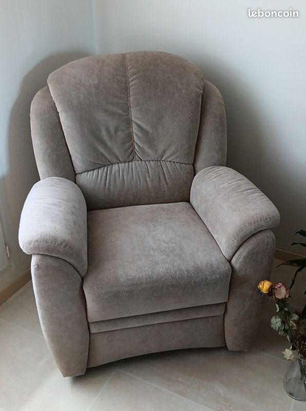 Canapé 2 places + fauteuil 1 place avec repose-pieds – Neuf (2024) (image 2)