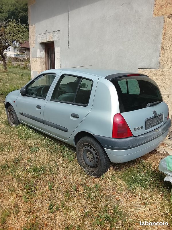 Renault clio II 1.4 ESSENCE 2000 (image 2)