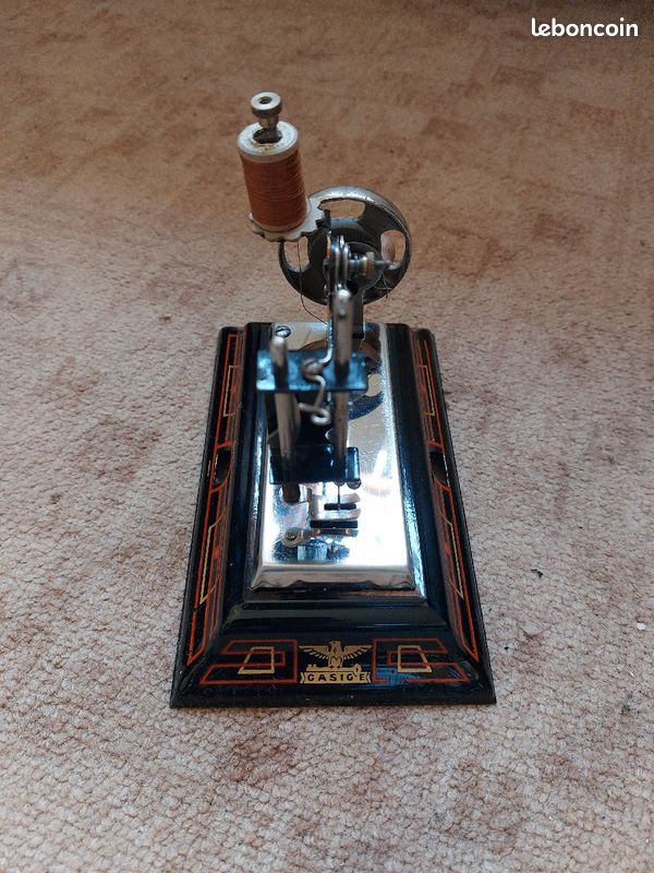 Ancienne Machine à Coudre Enfant – PIC – Jouet En Tôle – Pour Document/collection