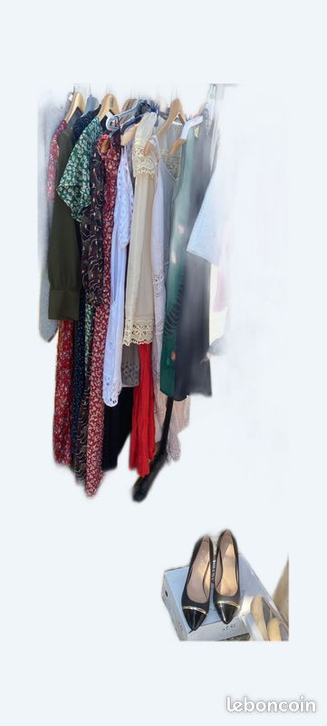 Bonjour, je vends lots de vêtements femmes , robes longues, robes courtes, combi short,jupes … (image 1)