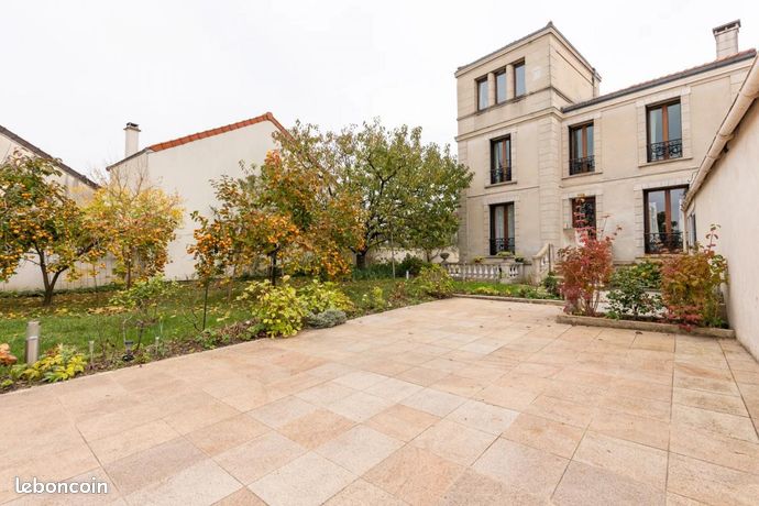 Maison 6 pièces 220 m²