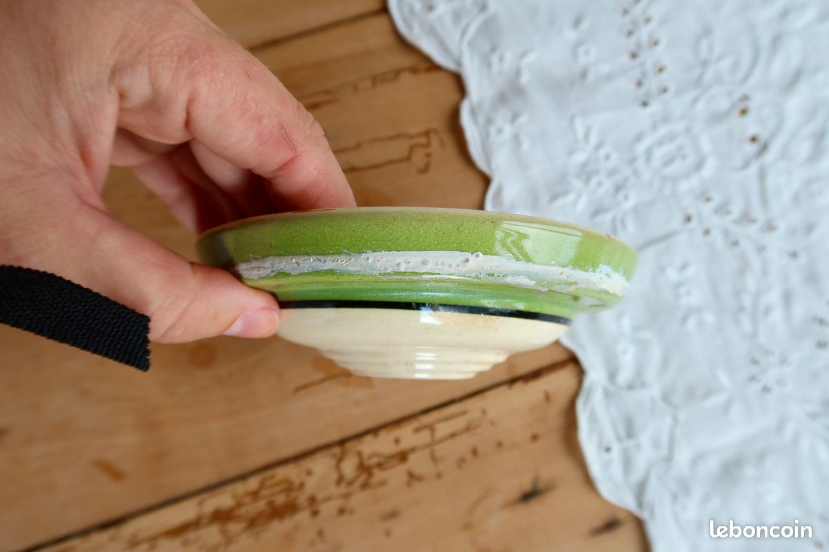 Rosace de plafond ancienne en céramique vert et crème – Cache suspension lustre vintage (image 3)