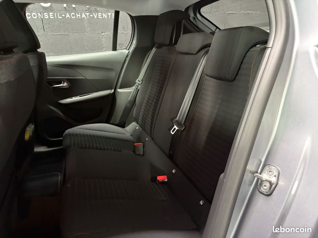 Peugeot 208 1.2 75i STYLE / DISTRIBUTION OK / ENTRETIEN PEUGEOT / BATTERIE NEUVE (image 13)