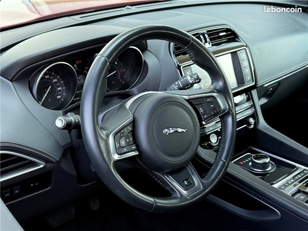 Jaguar F-Pace V6 3.0 D - 300 CH AWD BVA8 R-Sport (image 14)