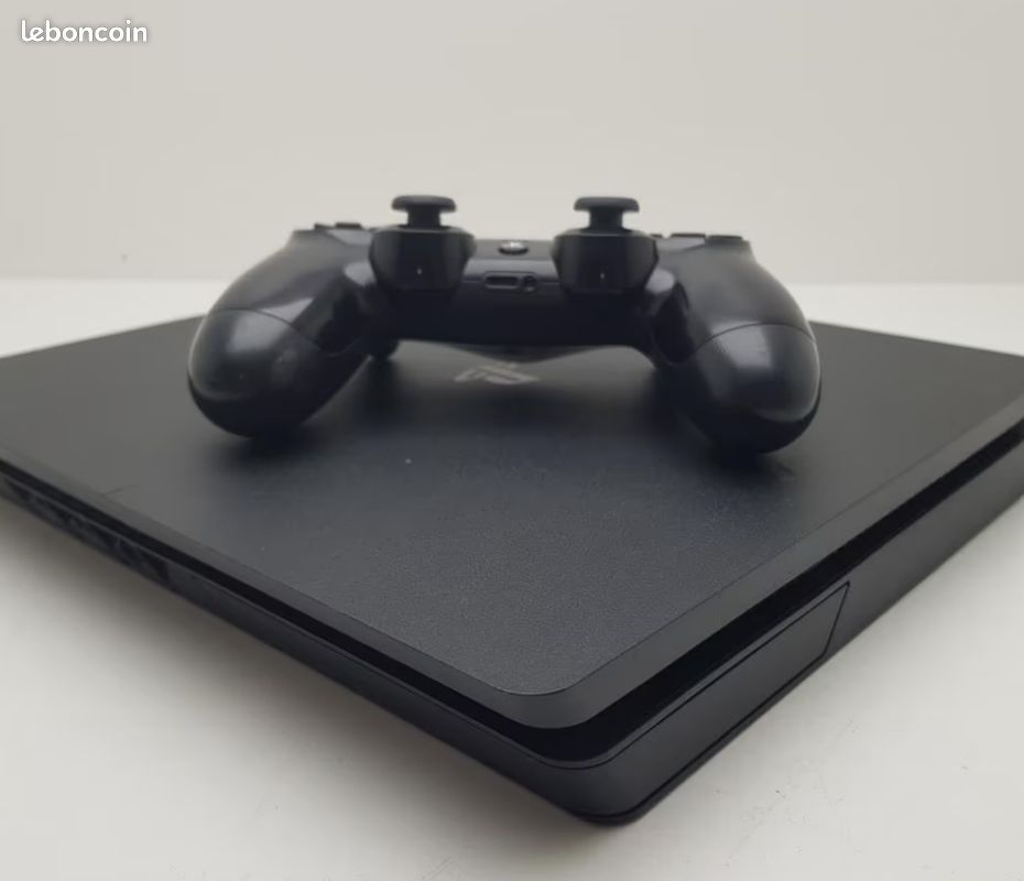 Pack PS4 Slim 500 Go + 2 Manettes + 6 Jeux (Excellent état) - Consoles