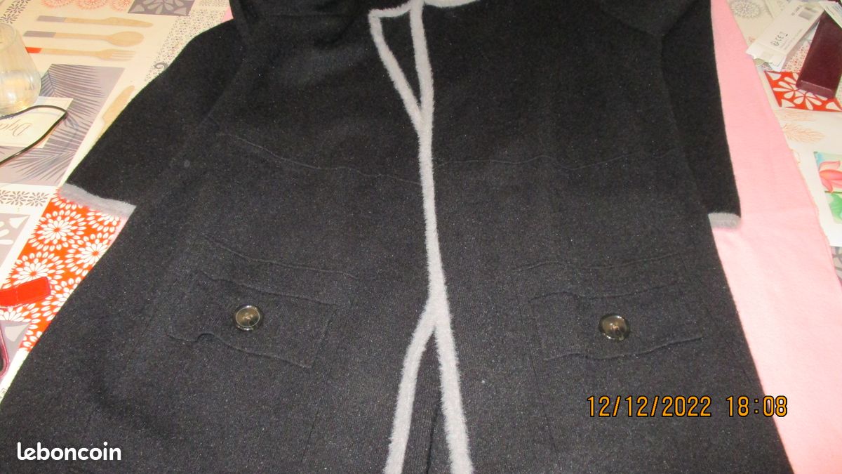Cardigan ou veste femme en tricot noir (image 4)