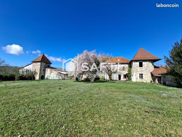 Château 15 pièces 150 m²