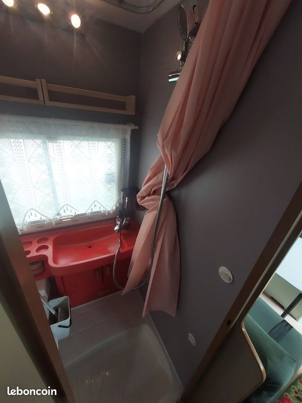 Camping-car J5 Pilote Atlantis 58CX 2,5lTD Direction assistée (image 9)