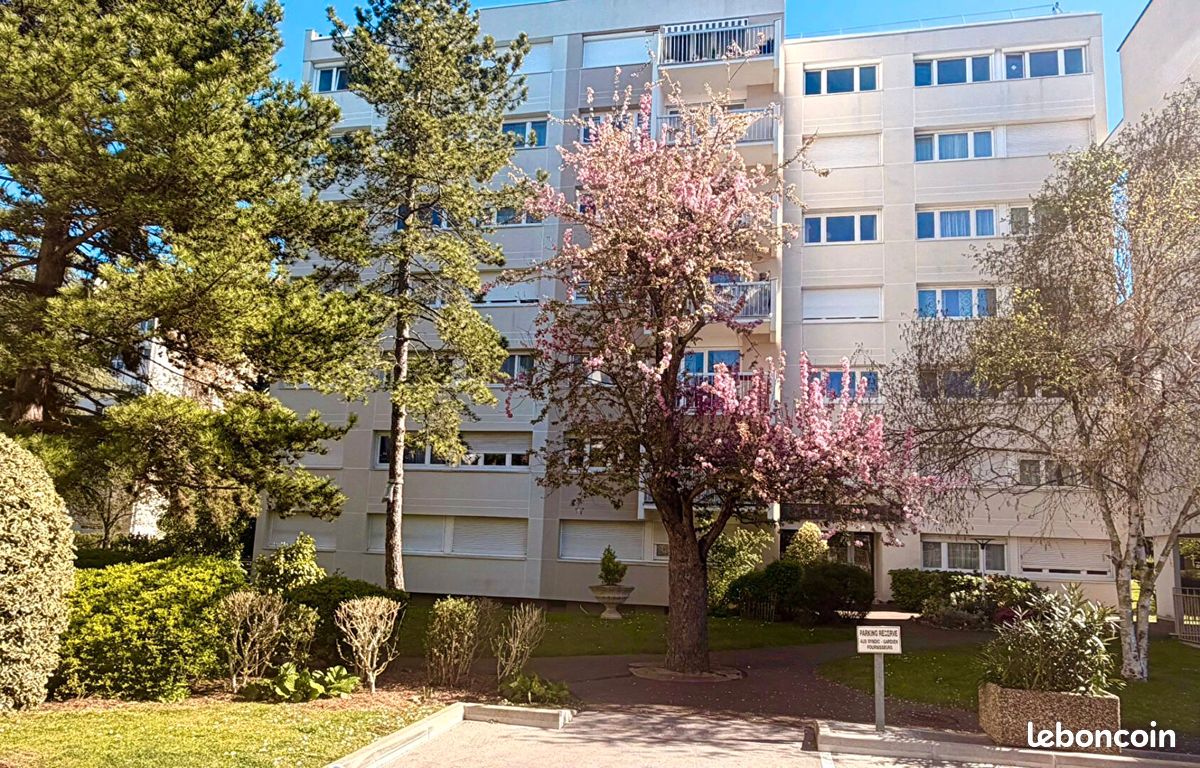 Appartement 2 pièces 56 m² · à Chatou · 56 m² · 1 077 €/mois