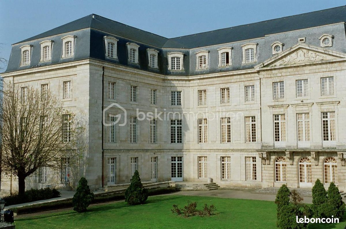 Maison 6 pièces 189 m² · à Aiguillon · 189 m² · 156 000 €