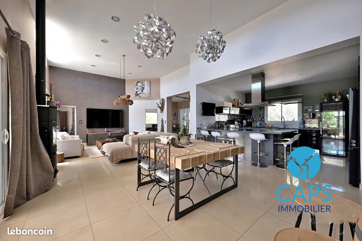 Maison 10 pièces 240 m² · à Poulx · 240 m² · 840 000 €
