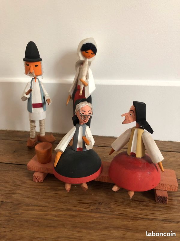 Lot de figurines en bois (image 1)