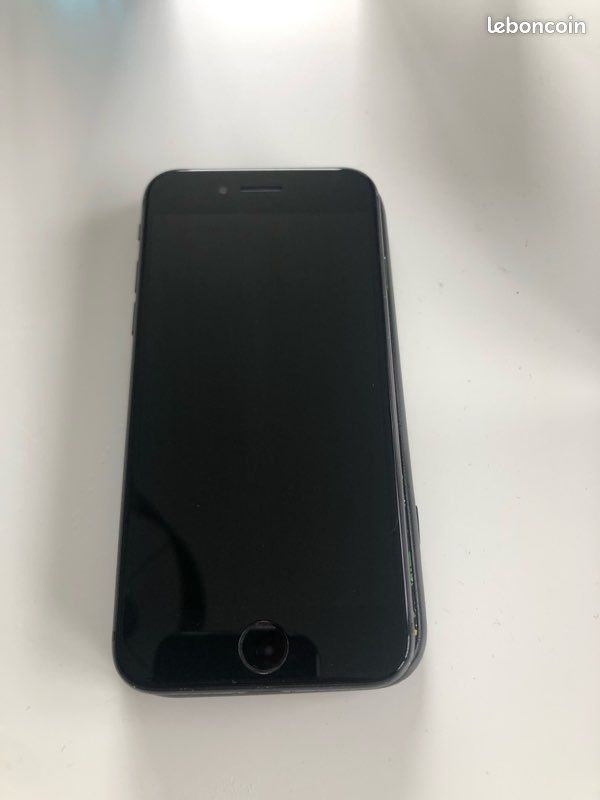 IPhone 8 64Go Gris sidéral (image 1)