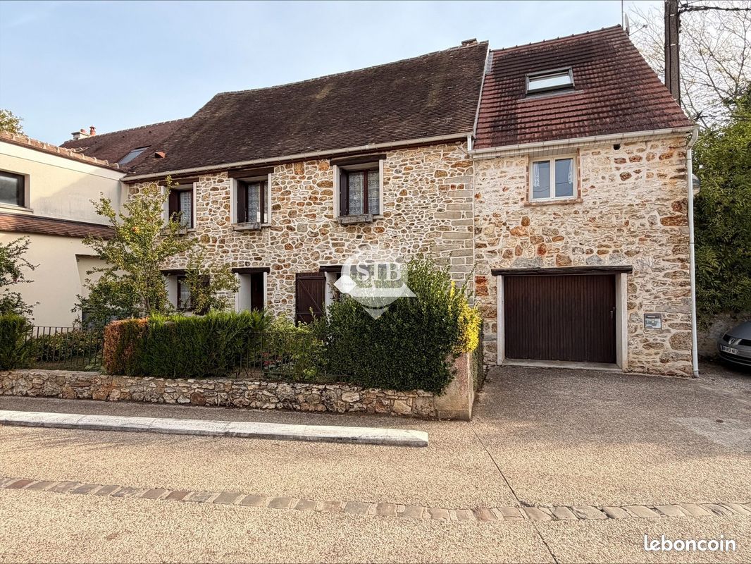 Maison 10 pièces 186 m² · à La Ville-du-Bois · 186 m² · 493 500 €