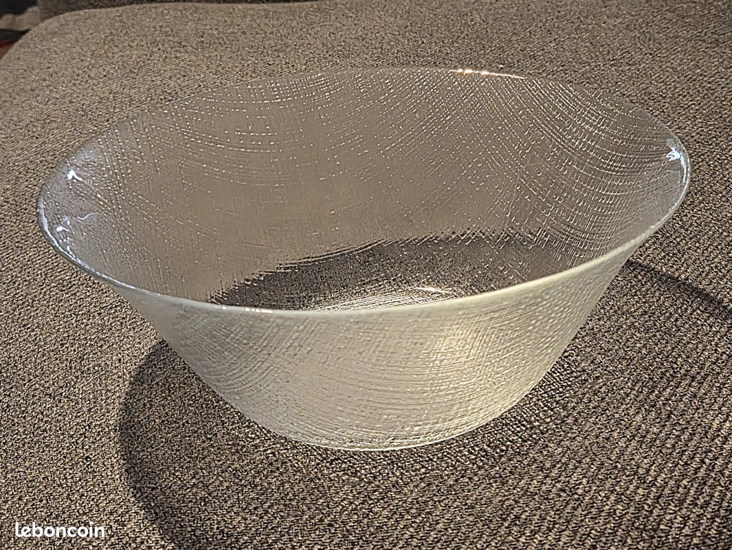 Saladier en verre travaillé transparent (image 1)