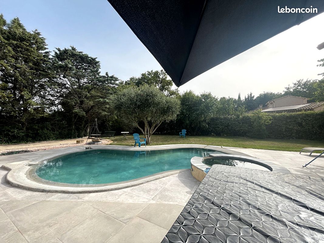 Maison 5 pièces 156 m² · à Pélissanne · 156 m² · 2 500 €