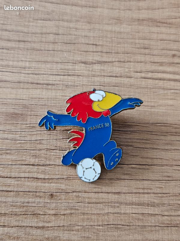 2 Pins Footix France 98 – Souvenirs Coupe Du Monde De Football