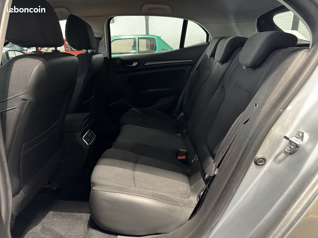 Renault MEGANE IV 1.5 BLUE DCI 115CH BUSINESS PLB AUTO (image 18)