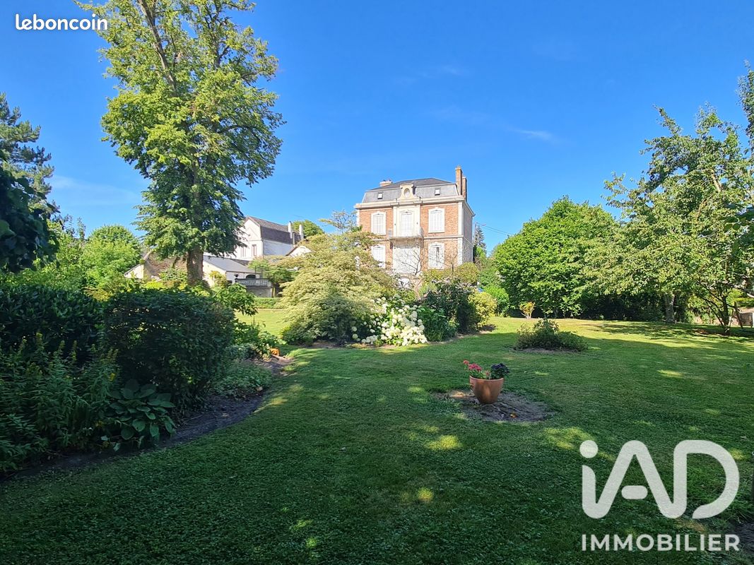 Maison 8 pièces 203 m² · à Hangest-sur-Somme · 203 m² · 519 400 €
