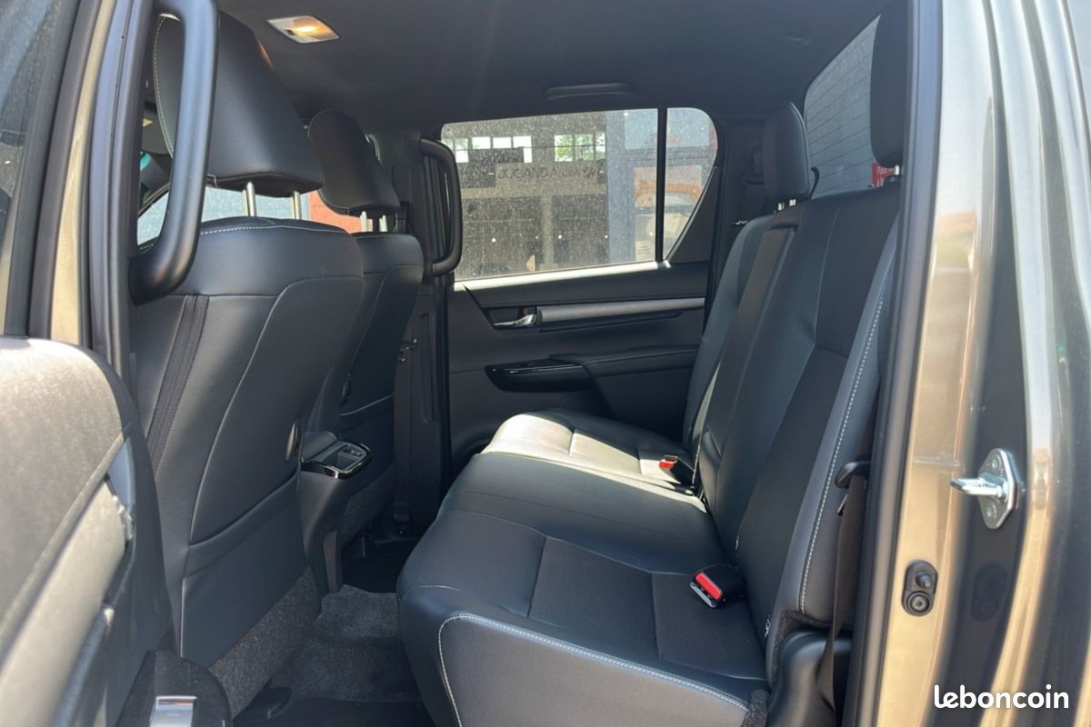 Toyota Hilux 2.8 204 BVA INVINCIBLE 4PL (image 7)
