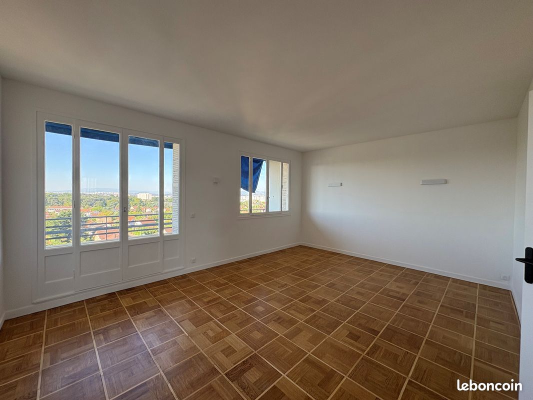 Appartement 3 pièces 76 m² · à Bron · 76 m² · 990 €