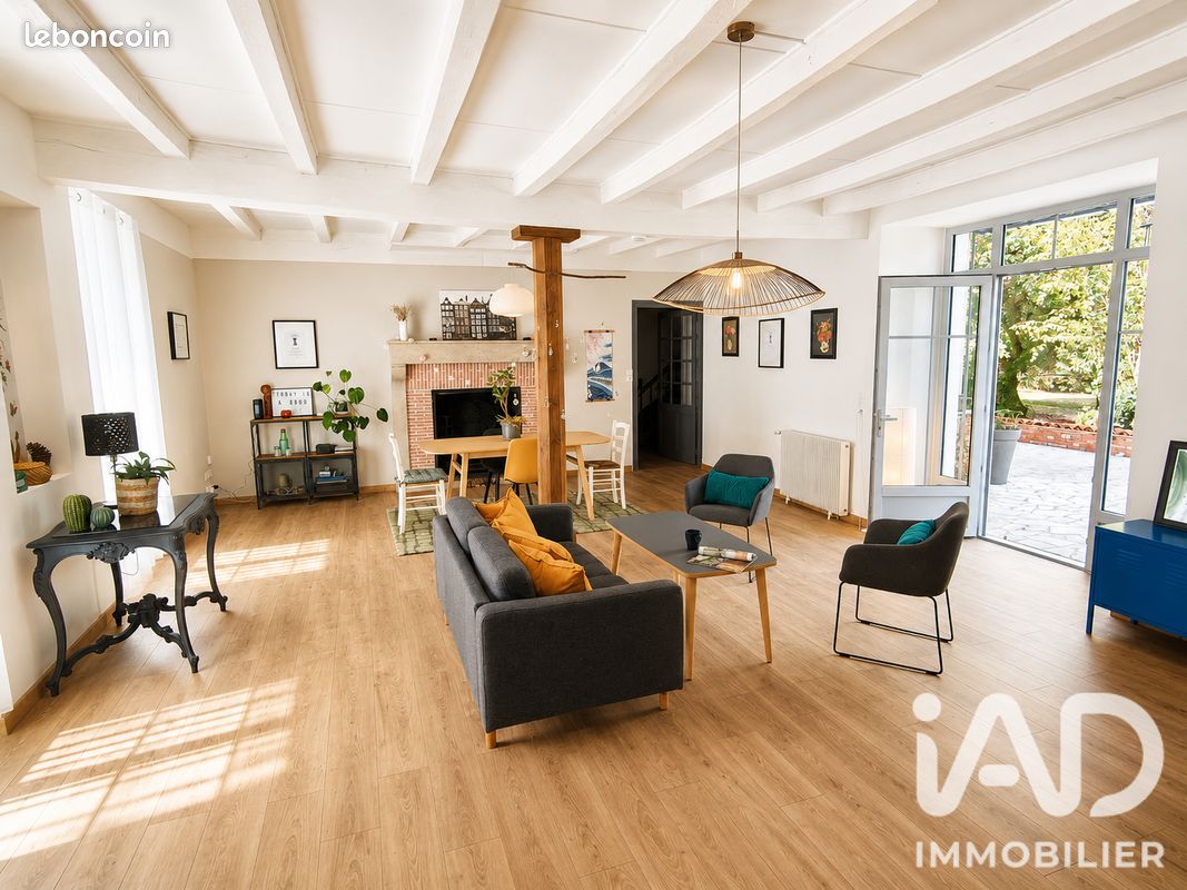 Maison 8 pièces 353 m² · à Saint-Claud · 353 m² · 440 000 €